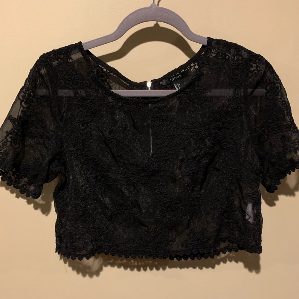 lace cropped top